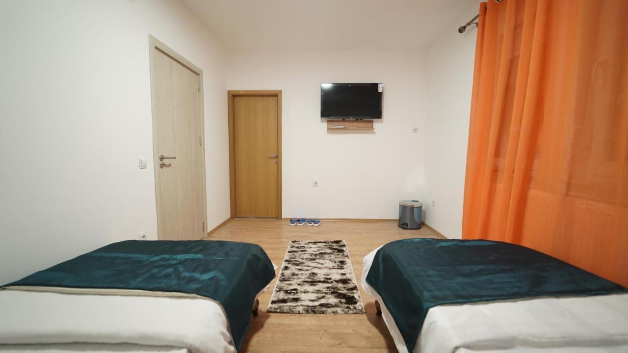 Madigan'S Hotel Kosovo Polje Екстериор снимка