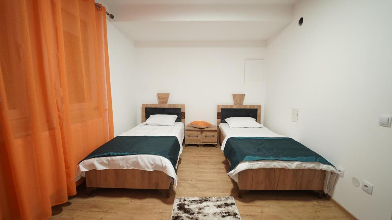 Madigan'S Hotel Kosovo Polje Екстериор снимка