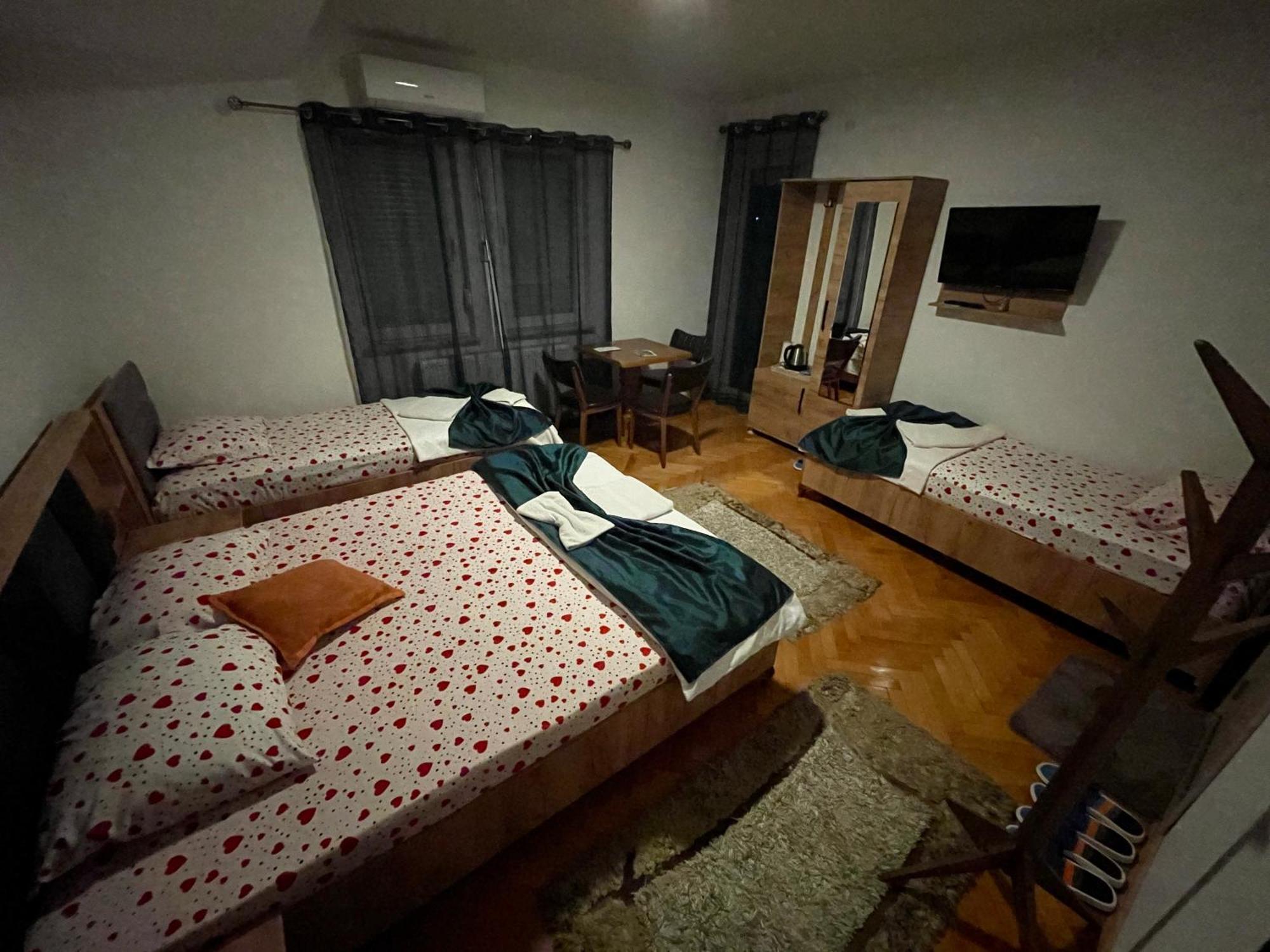 Madigan'S Hotel Kosovo Polje Екстериор снимка