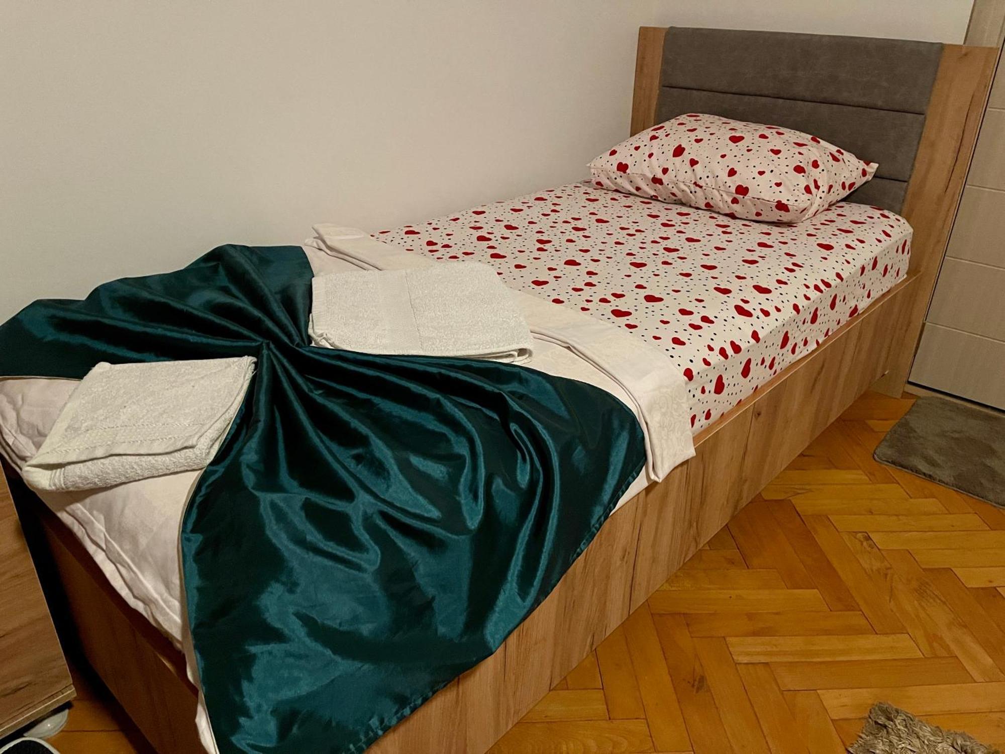 Madigan'S Hotel Kosovo Polje Екстериор снимка