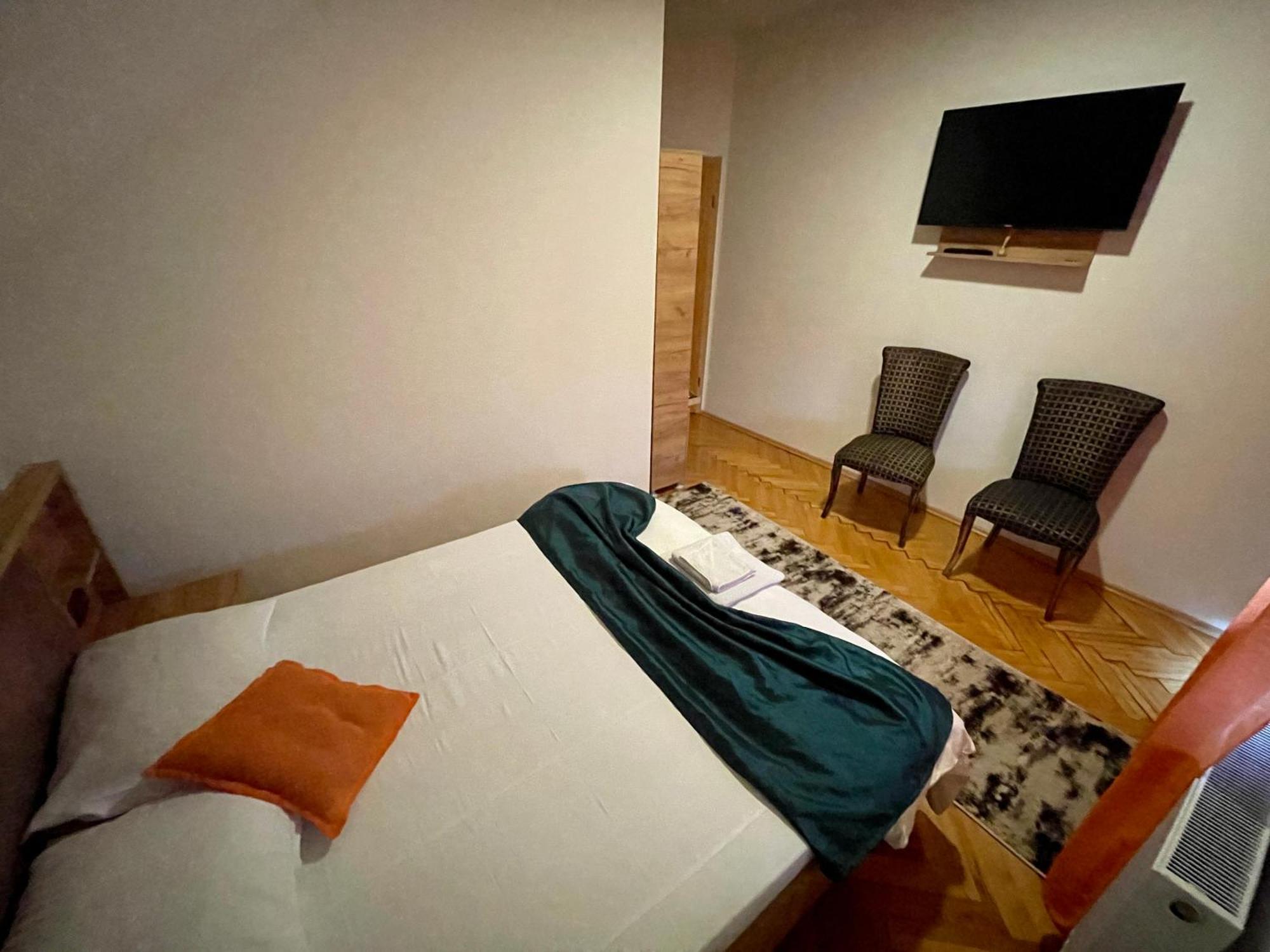 Madigan'S Hotel Kosovo Polje Екстериор снимка
