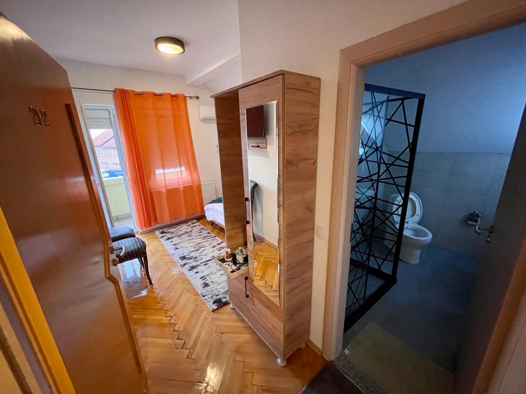 Madigan'S Hotel Kosovo Polje Екстериор снимка