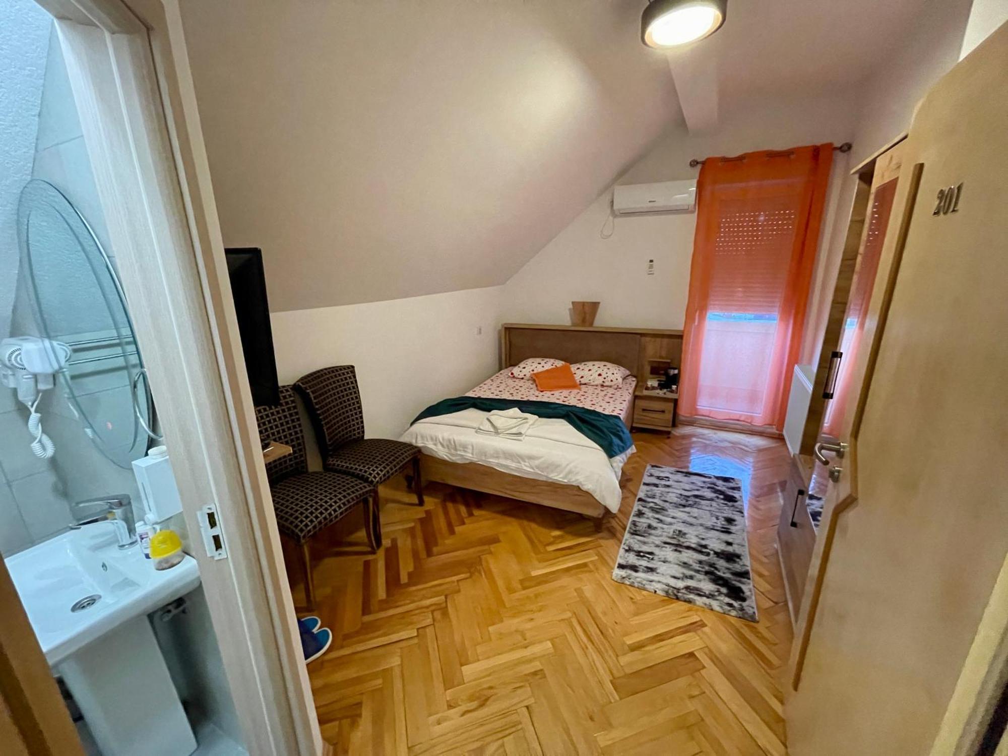 Madigan'S Hotel Kosovo Polje Екстериор снимка