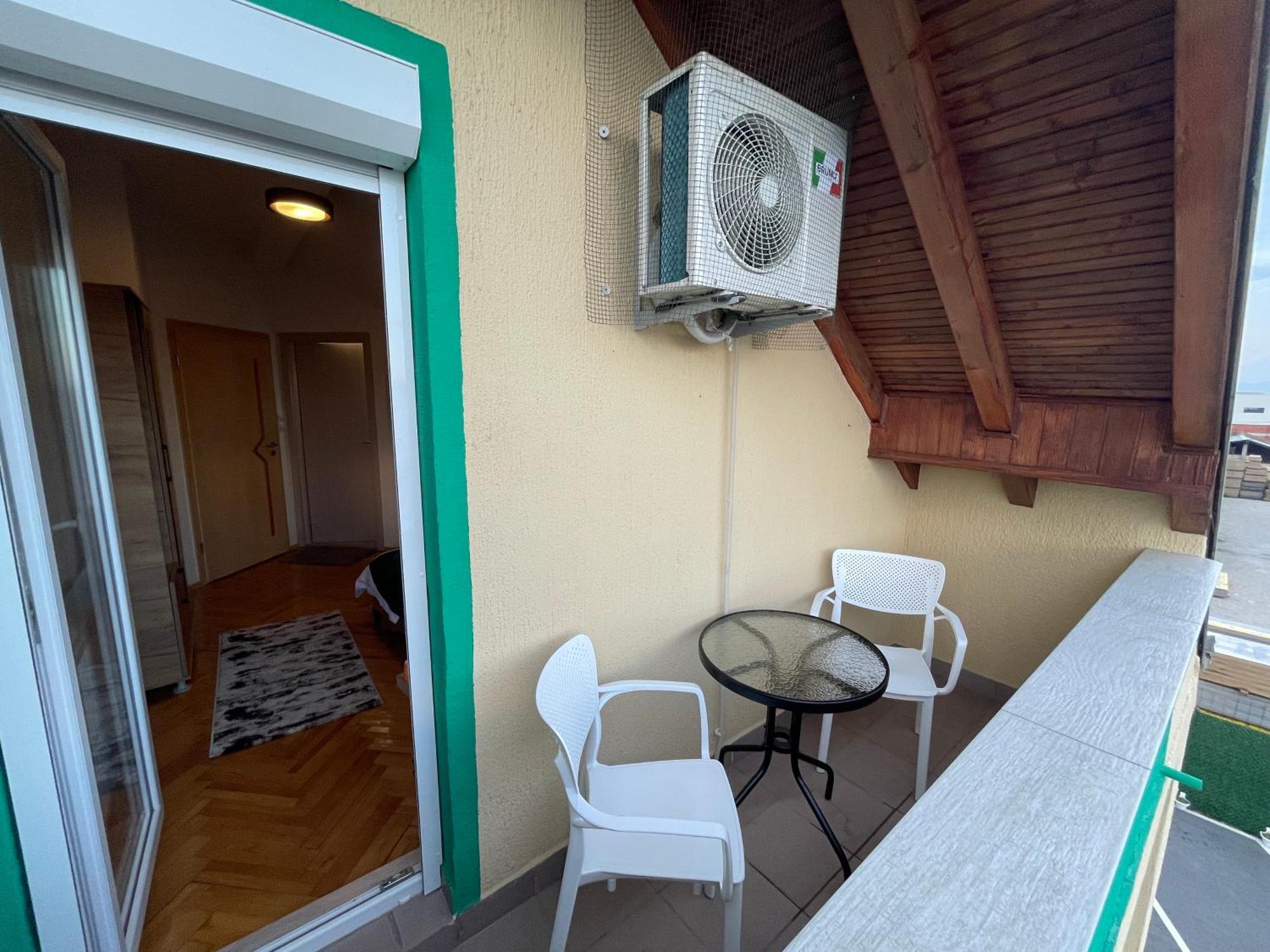 Madigan'S Hotel Kosovo Polje Екстериор снимка