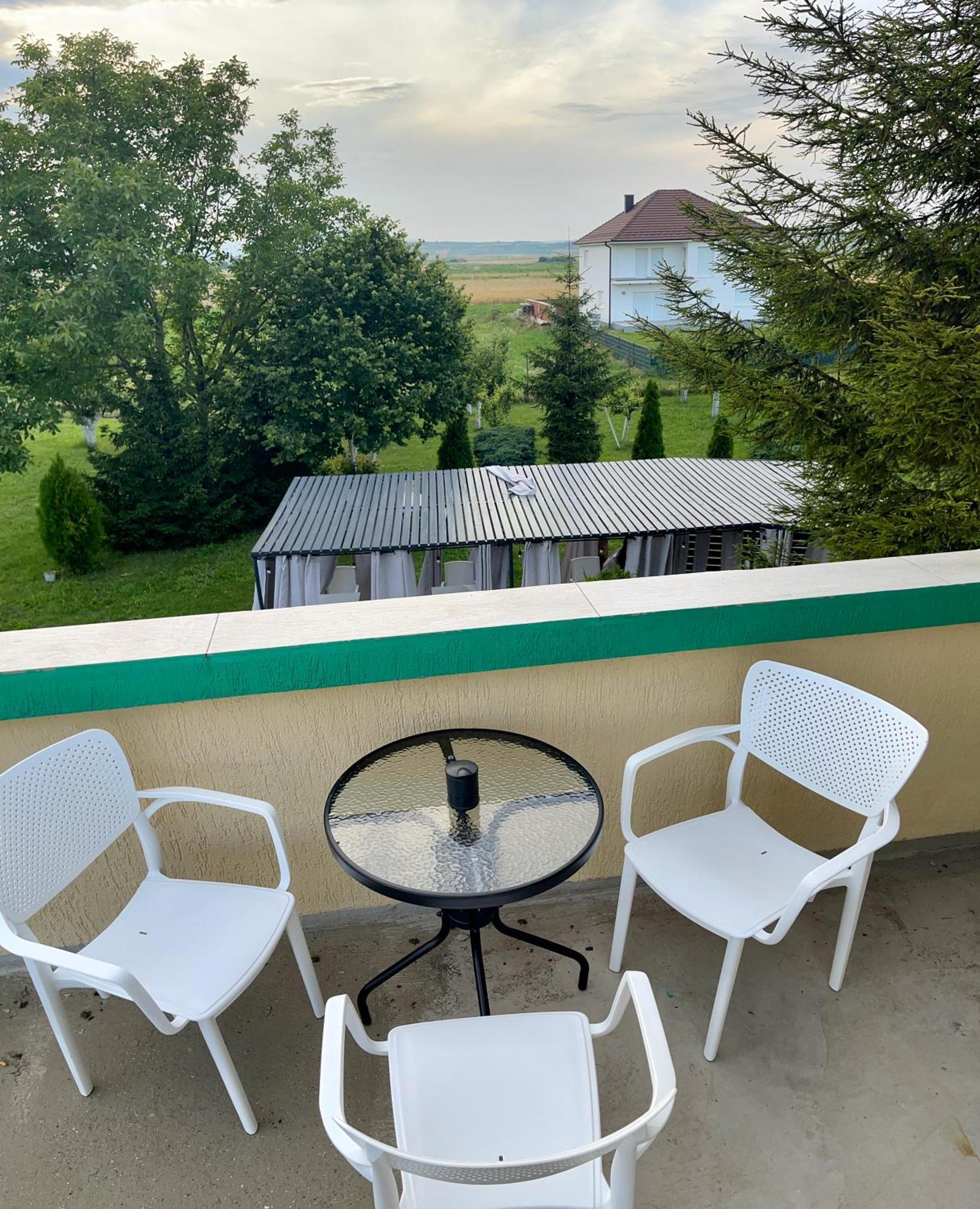 Madigan'S Hotel Kosovo Polje Екстериор снимка