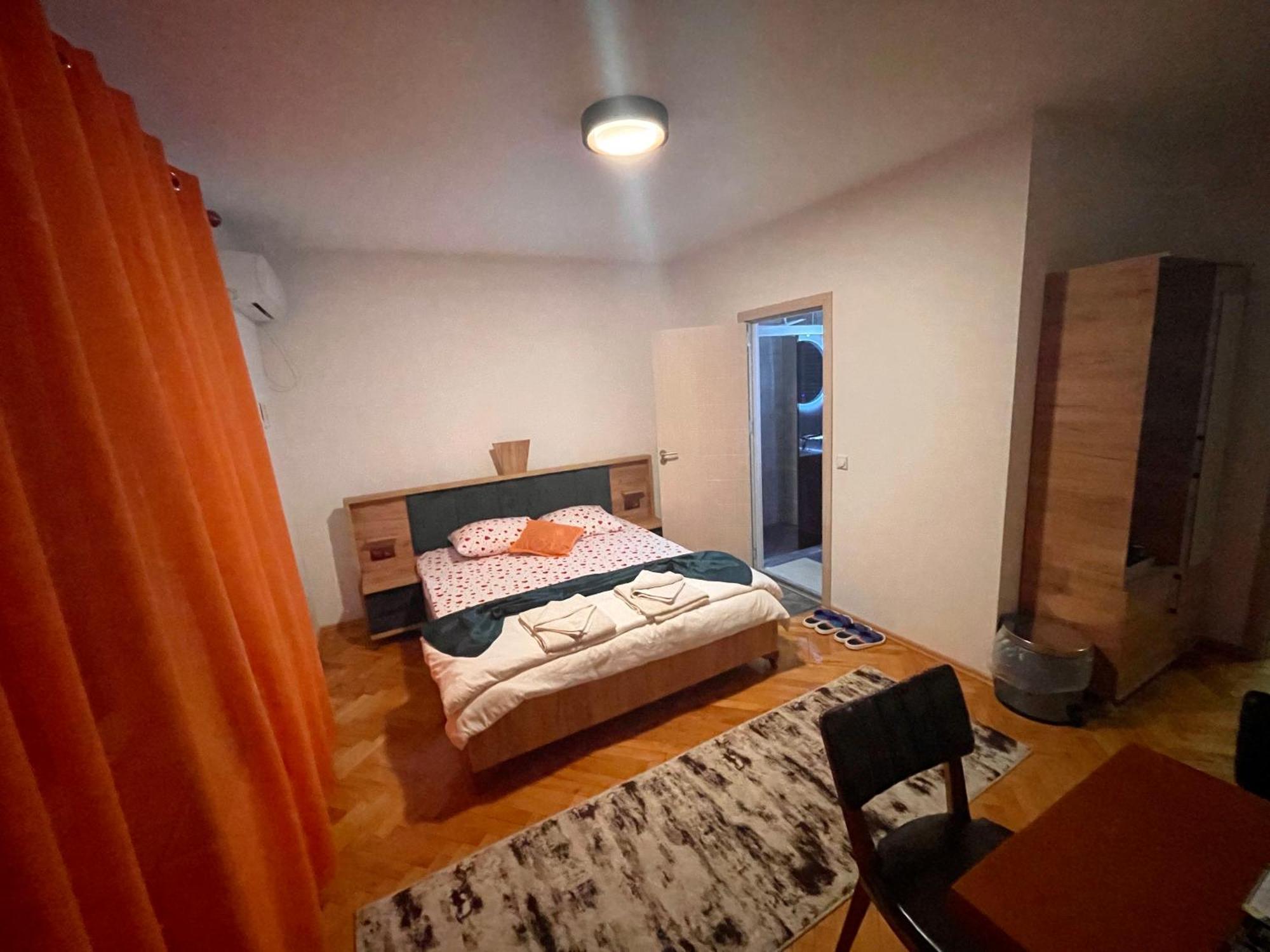 Madigan'S Hotel Kosovo Polje Екстериор снимка