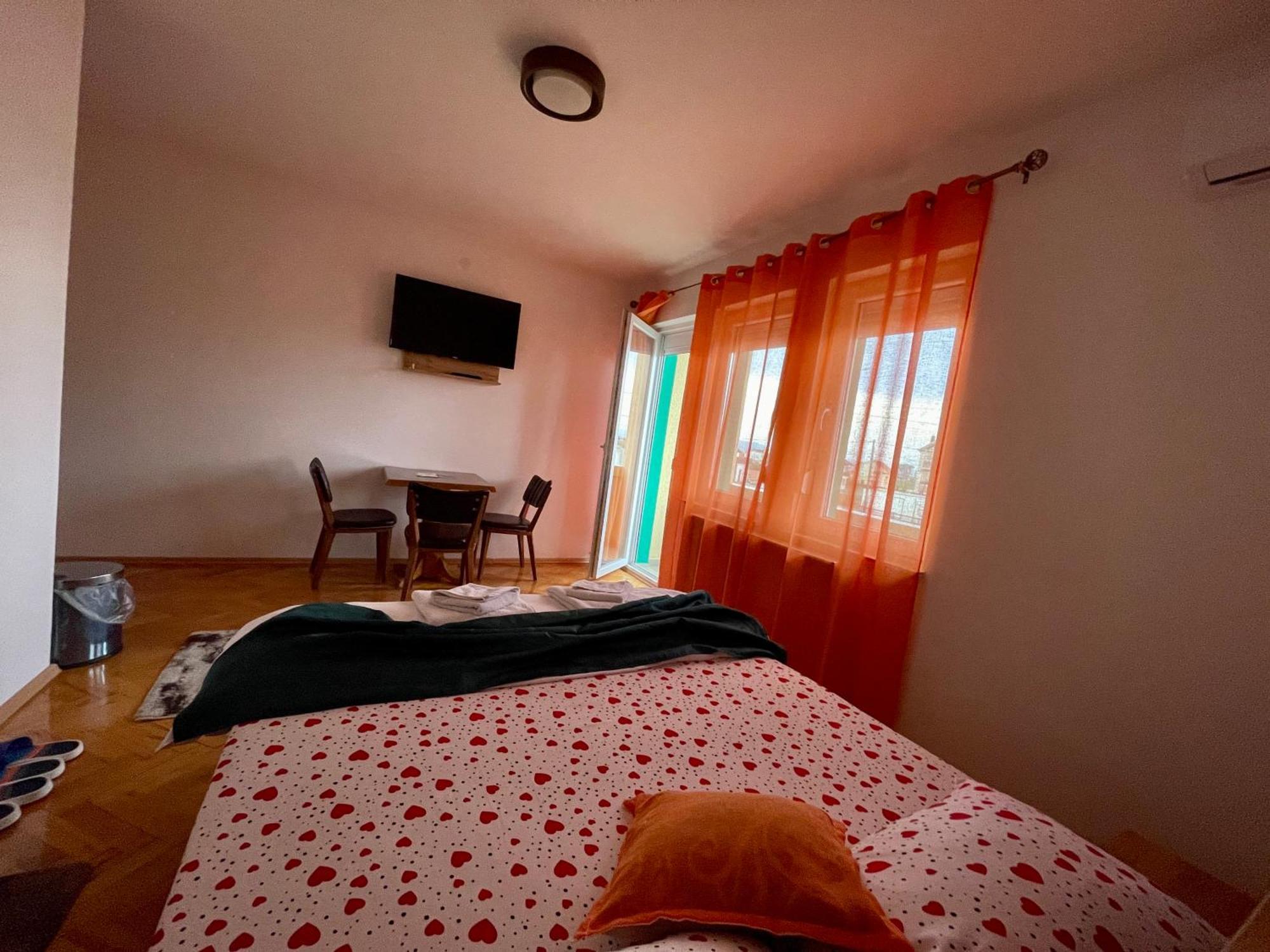 Madigan'S Hotel Kosovo Polje Екстериор снимка