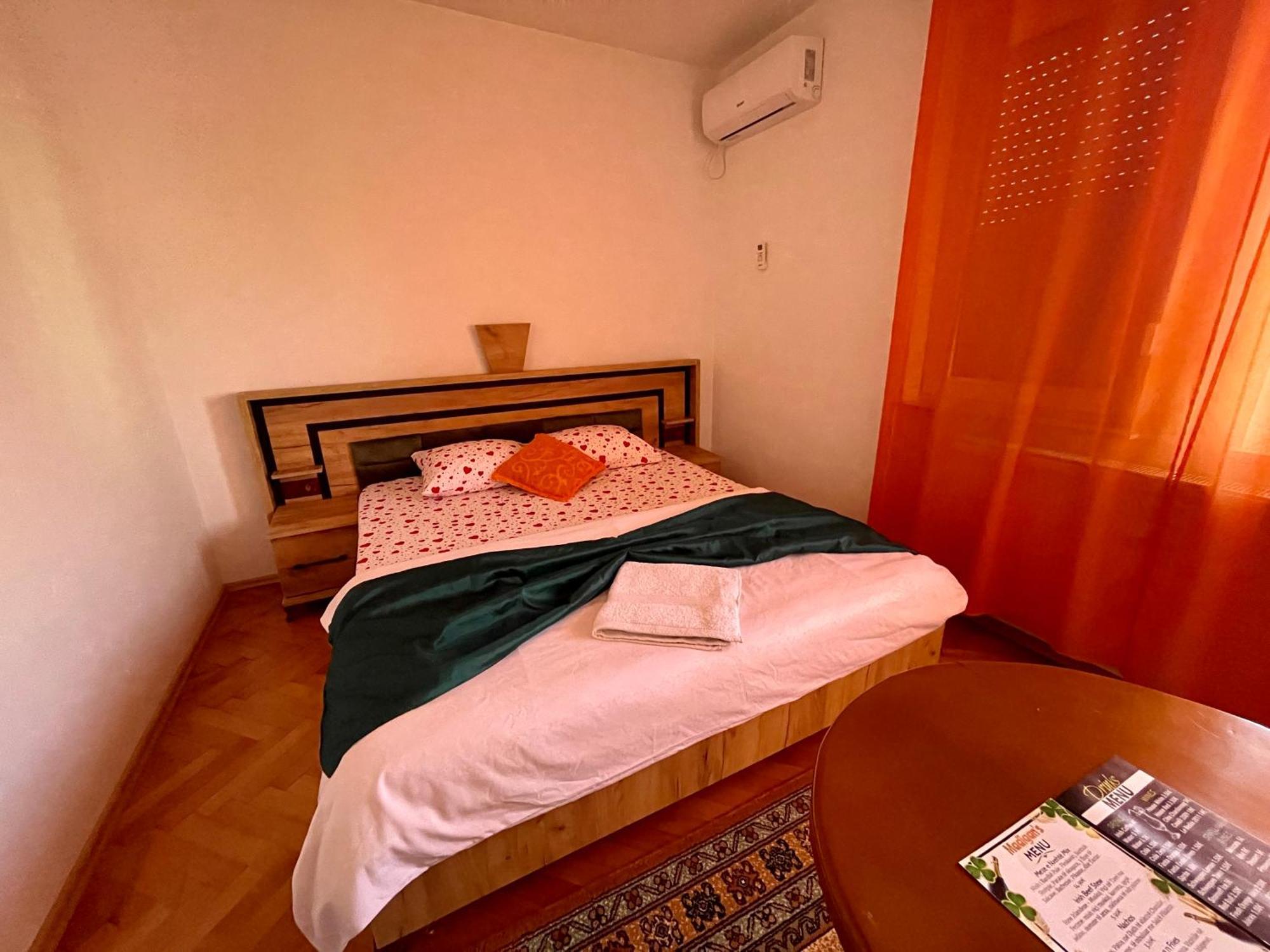 Madigan'S Hotel Kosovo Polje Екстериор снимка