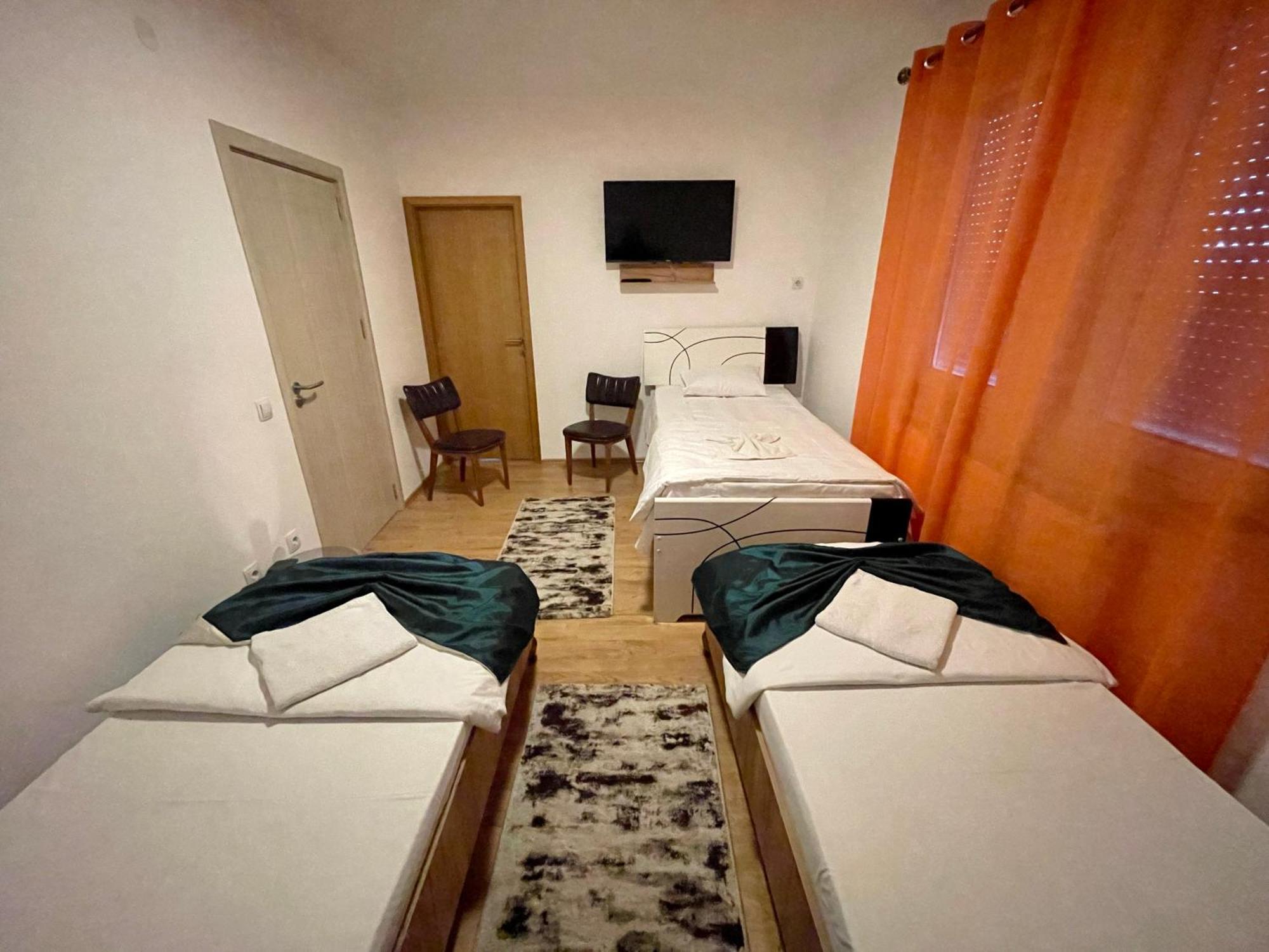 Madigan'S Hotel Kosovo Polje Екстериор снимка
